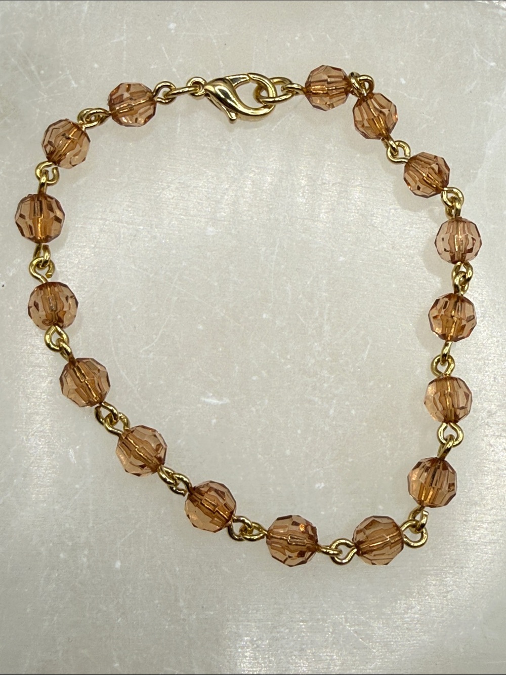Gold-Tone peachy brown faceted acrylic Bead Bracelet Sz 6.75